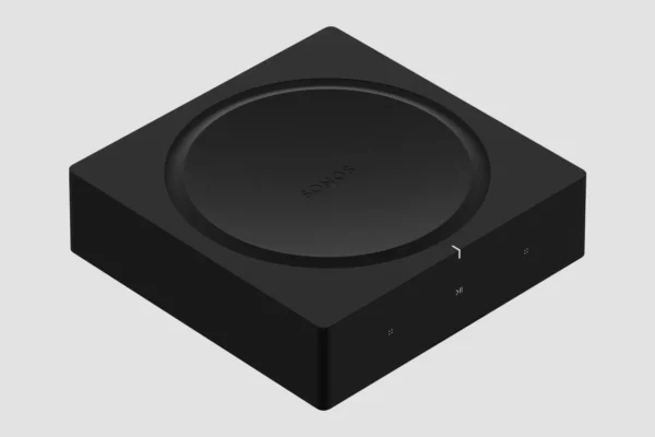 Sonos Amp in het zwart, schuin vooraanzicht